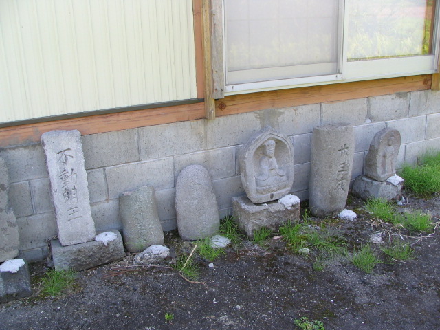 小千谷市岩沢　小土山　県道413号から写した三柱神社跡地
