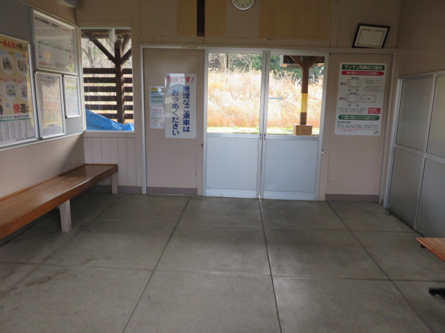 越後岩沢駅の内部です。