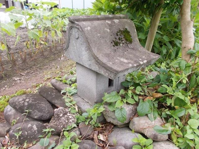 とうじゅ さんの石祠 せきし 石の祠 小千谷市